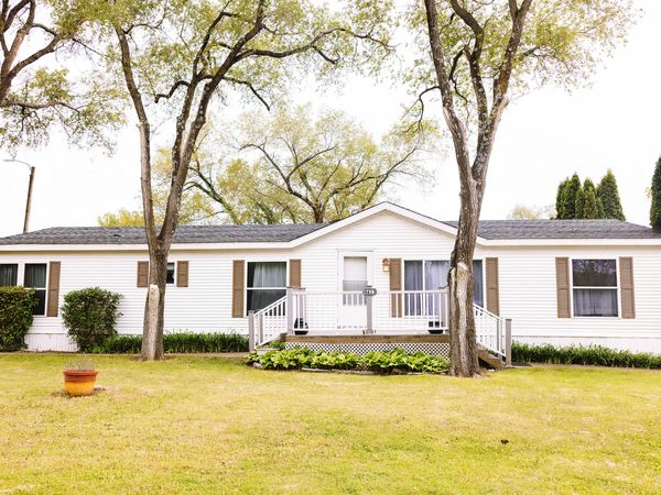 4613 CLOVER ST, Muscatine, IA 52761