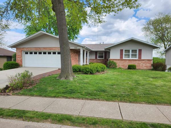 1816 Churchill Drive, Dubuque, IA 52001