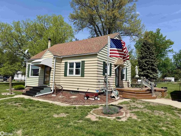 8 E South Street, Marshalltown, IA 50158