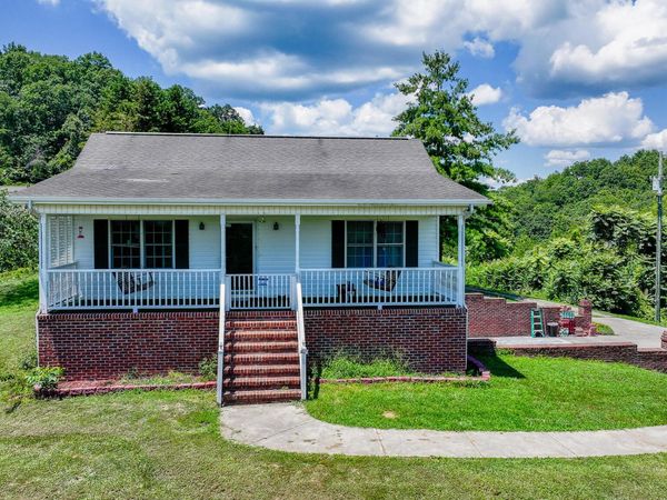 124 Maple Crest Circle, Surgoinsville, TN 37873
