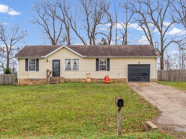 121 Oak Tree Dr , Oak Grove, KY 42262