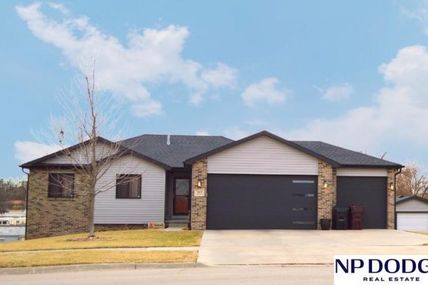 315 Wenzel Circle, Eagle, NE 68347