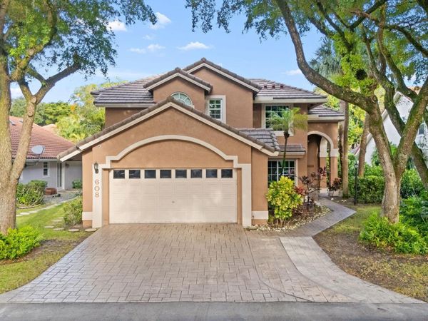 608 Misty Oaks Lane , Pompano Beach, FL 33069