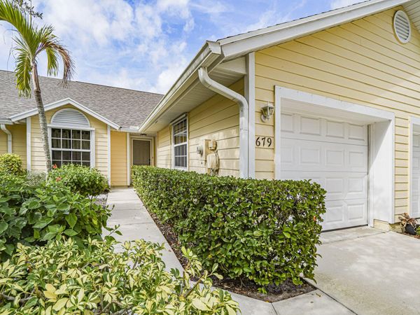 679 5th Avenue , Vero Beach, FL 32962
