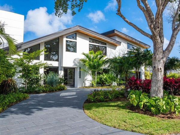 3001 NE 52nd Street , Lighthouse Point, FL 33064