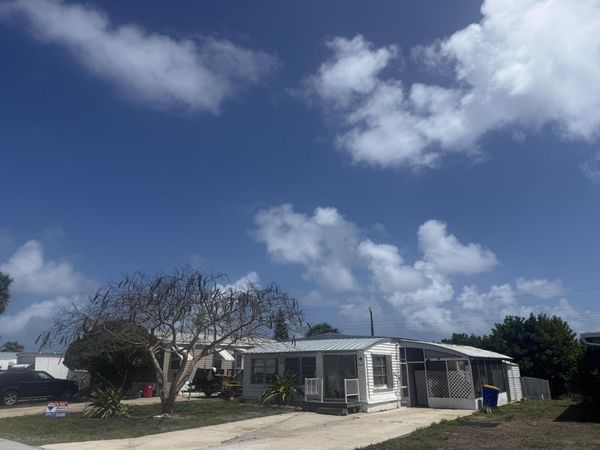 8479 SE Eagle Avenue , Hobe Sound, FL 33455