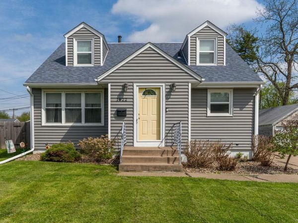1822 Cody Street, Bettendorf, IA 52722