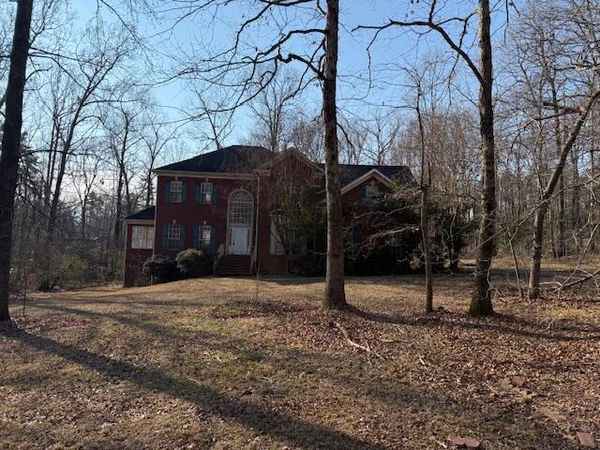 220 Woodridge Pl, Columbus, MS 39702