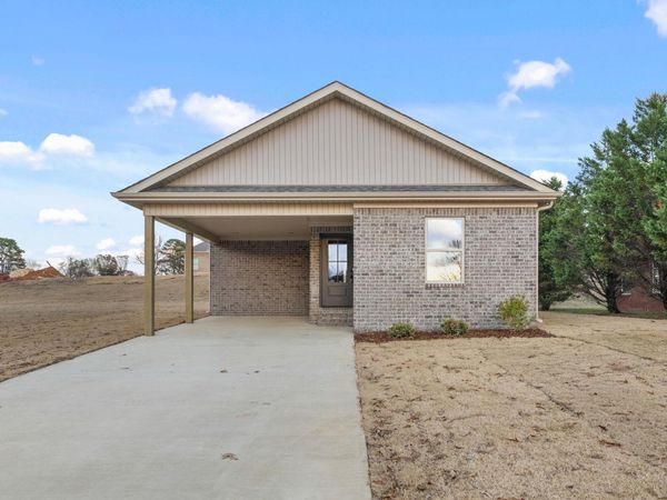 33 Crown St, Florence, AL 35630