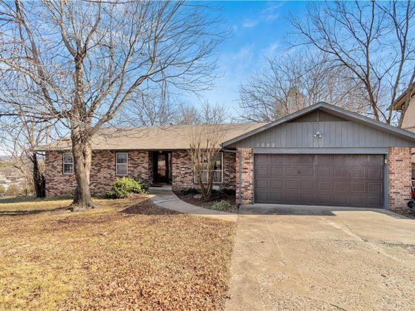 1002 N Hall Avenue , Fayetteville, AR 72701