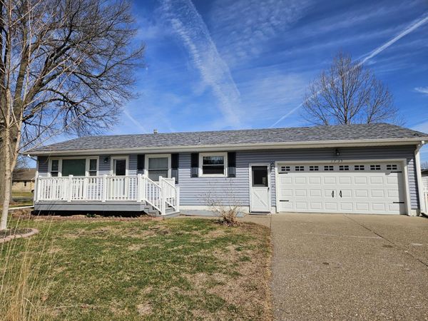 1735 PEARLVIEW COURT, Muscatine, IA 52761