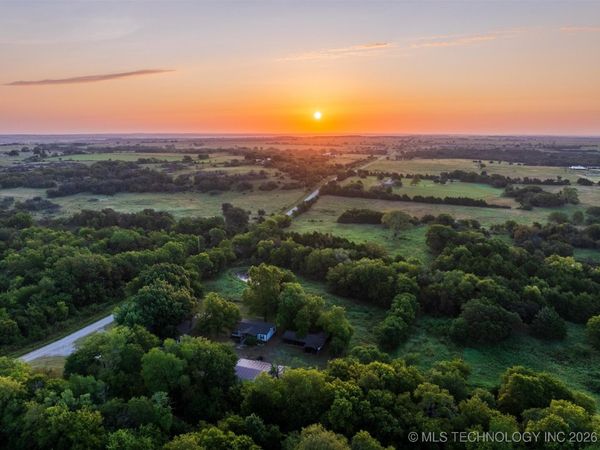 24613 E Lakeview Road , Yale, OK 74085