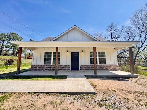 411 S Lee Avenue , Tahlequah, OK 74464