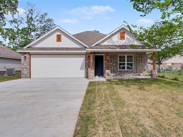 837 S Wood Street , Pryor, OK 74361