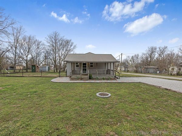 806 S Hickory Street , Nowata, OK 74048