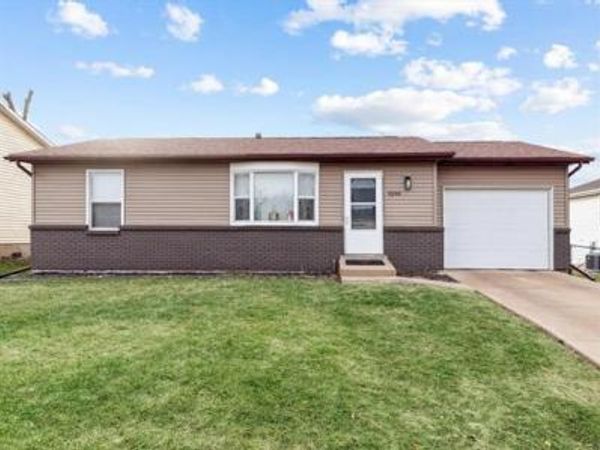 6248 Hillandale Road , Davenport, IA 52806