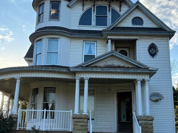 303 Washington Street, Bonaparte, IA 52620