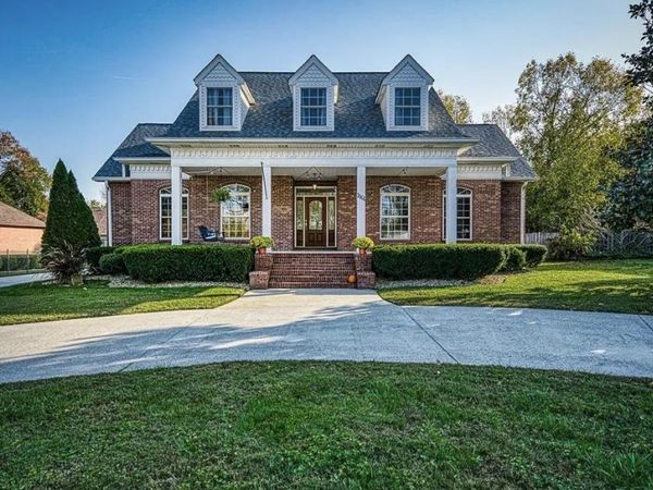 1361 E 10th St , Cookeville, TN 38501