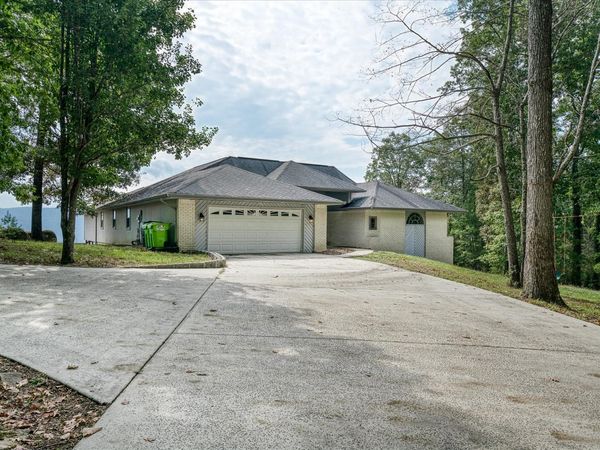 82 Browns Gap Rd , Crossville, TN 38555