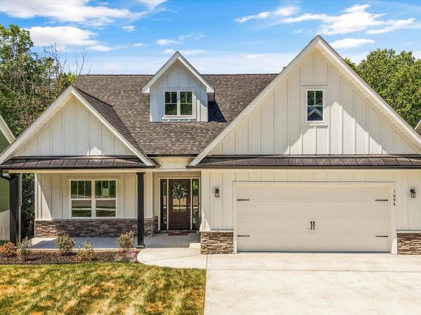 1694 Green Meadows Lane , Lenoir City, TN 37771