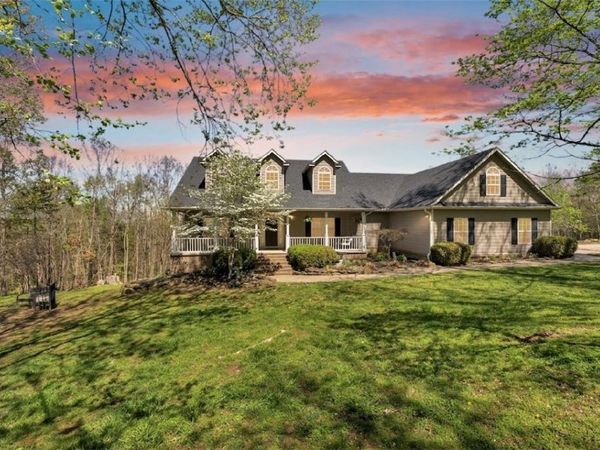 208 Madison 6023 , Huntsville, AR 72740