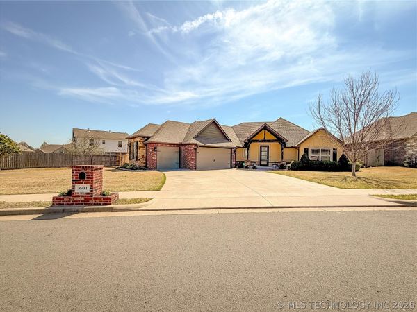 601 Kingston Place , Tahlequah, OK 74464