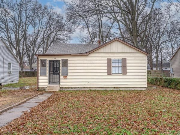 208 center S , West Memphis, AR 72301