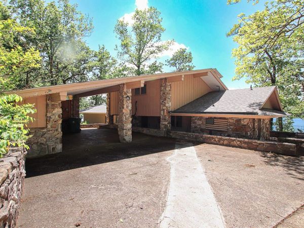 135 Iroquois Dr , Cherokee Village, AR 72529