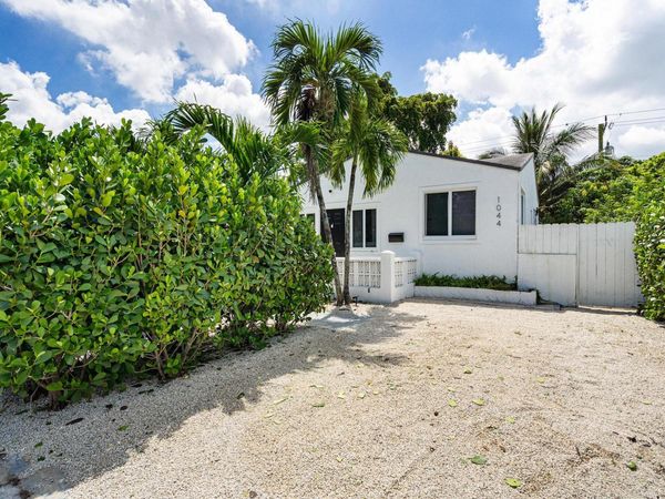 1044 NW 60th Street , Miami, FL 33127