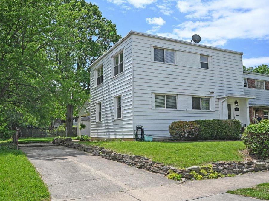 27 Andover Road, Greenhills, OH 45218 Photo 1