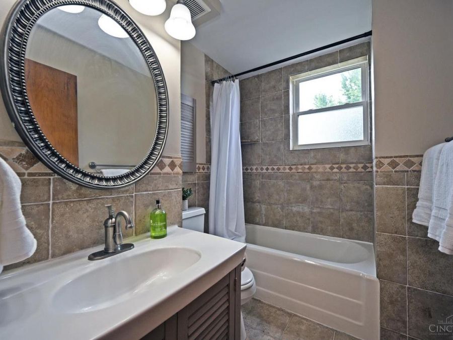 27 Andover Road, Greenhills, OH 45218 Photo 25