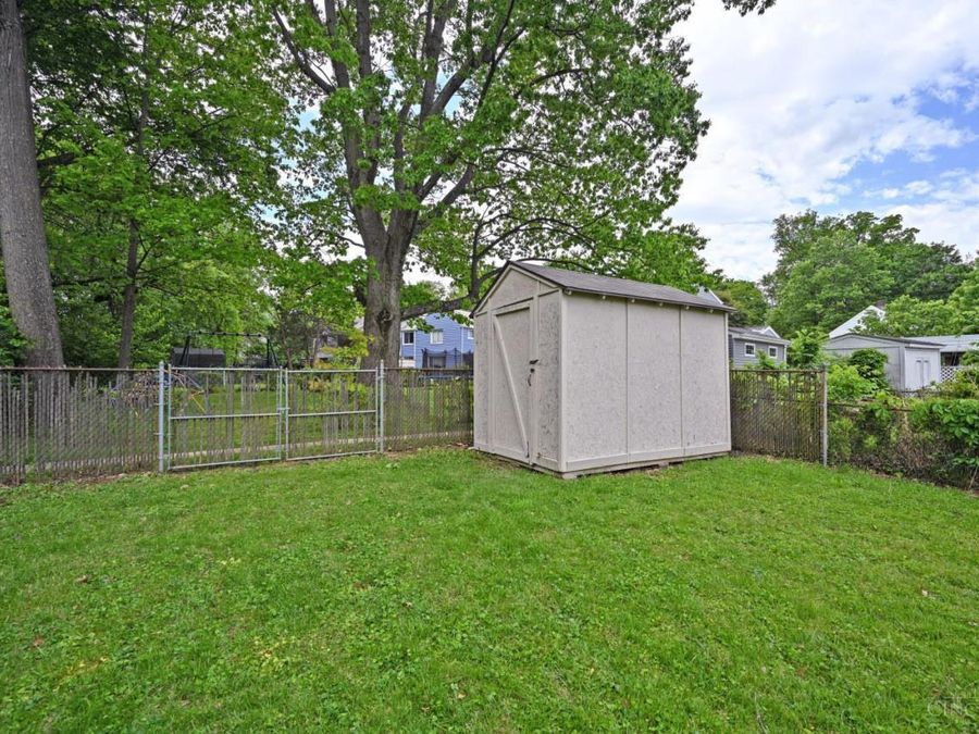 27 Andover Road, Greenhills, OH 45218 Photo 31