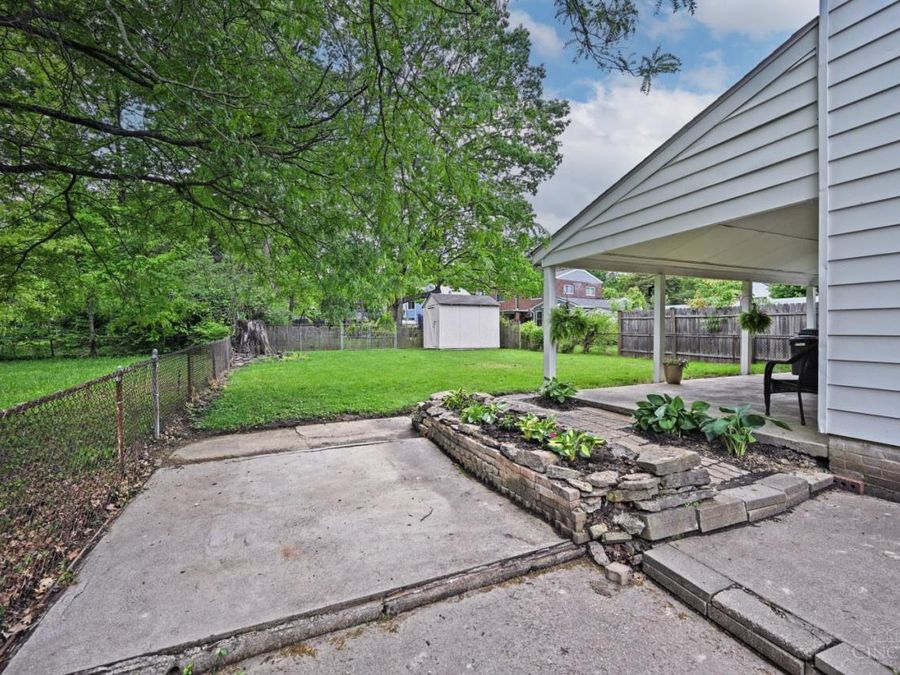 27 Andover Road, Greenhills, OH 45218 Photo 34