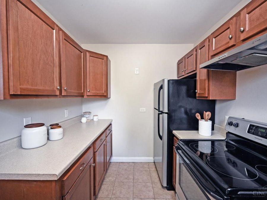 27 Andover Road, Greenhills, OH 45218 Photo 4