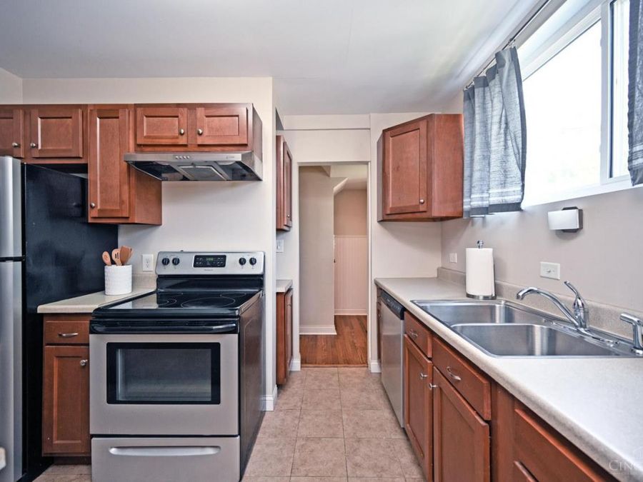27 Andover Road, Greenhills, OH 45218 Photo 5