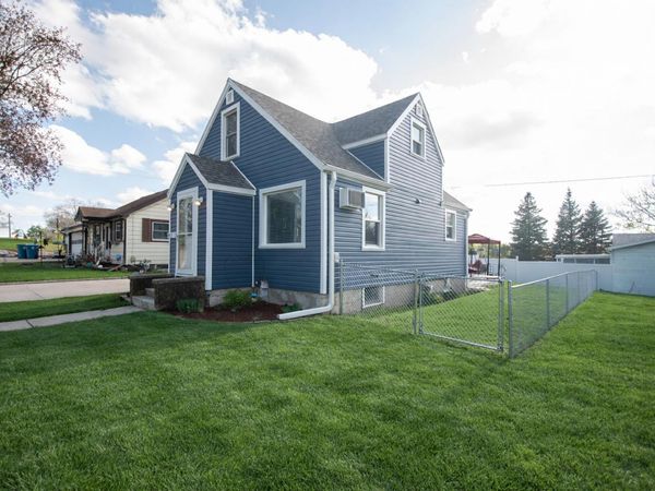 813 S Jefferson Avenue , Dixon, IL 61021