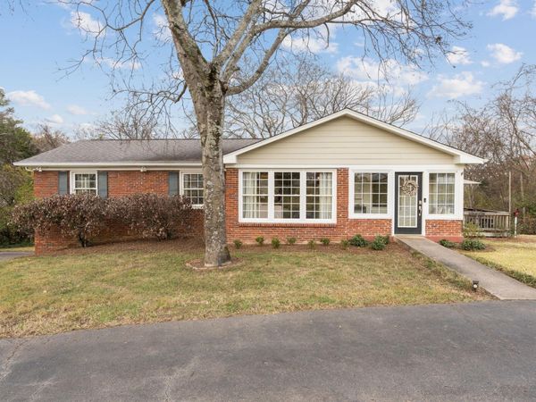 734 W Meade Dr , Nashville, TN 37205