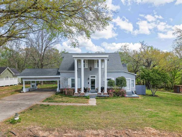 103 PHARR AVE, Selmer, TN 38375