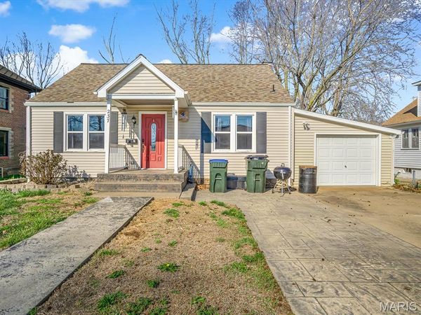 237 N Moore Street , Waterloo, IL 62298