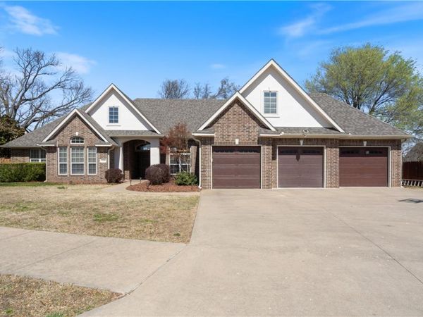 1110 NE Buckingham Boulevard , Bentonville, AR 72712