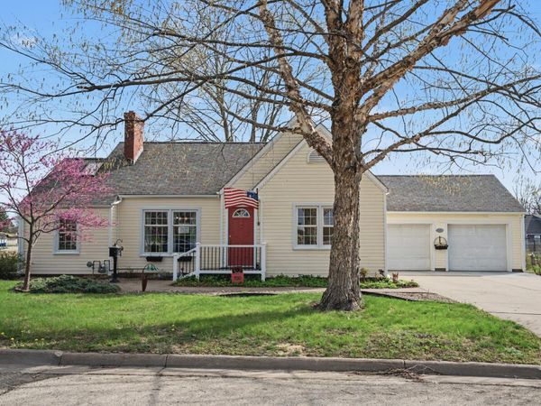 720 4th Avenue , Camanche, IA 52730