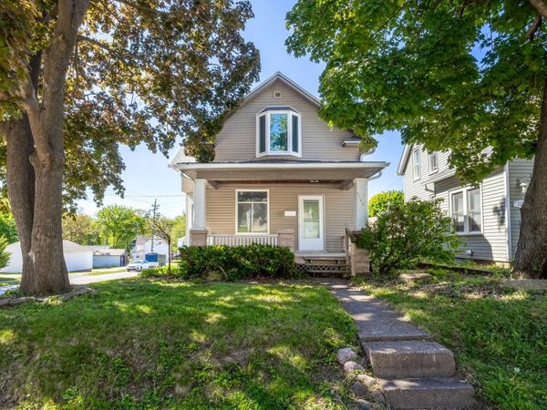 3103 Fairview Street , Davenport, IA 52804