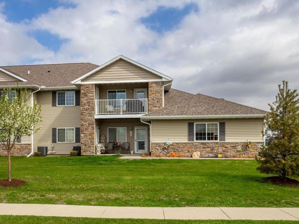 440 E FRANKLIN Street , Unit 204, Eldridge, IA 52748