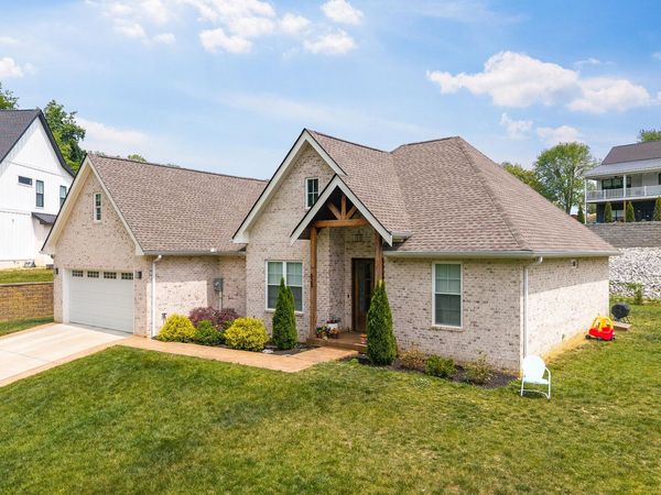 623 Longstreet Dr , Cookeville, TN 38506