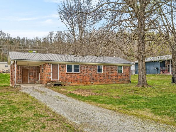 1105 Riverside Dr , Celina, TN 38551