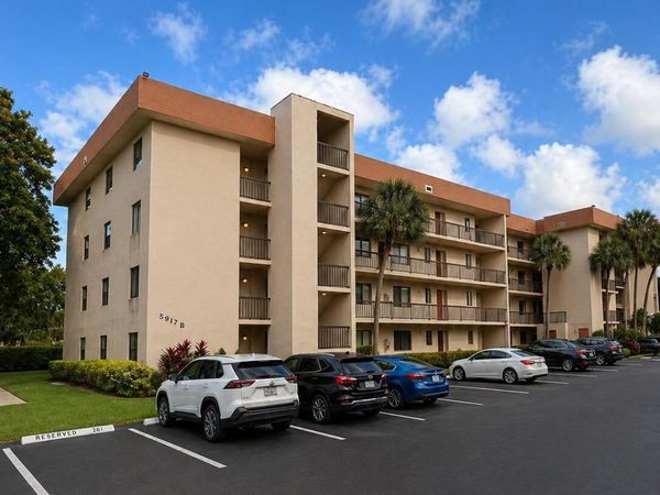 5917 VÃ­a Vermilya , Unit 406, Atlantis, FL 33462