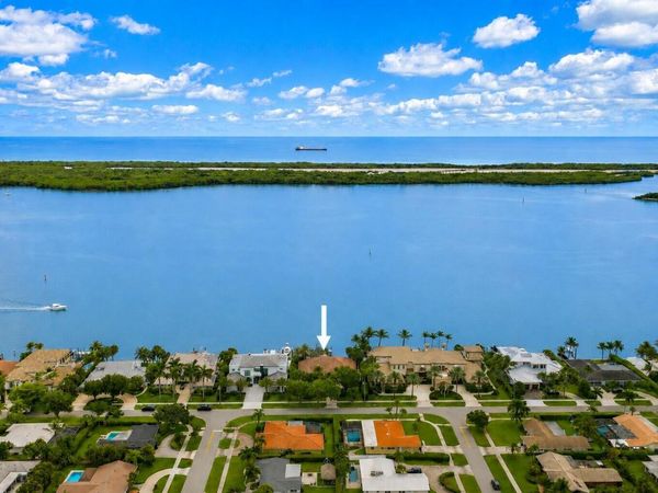 806 Lakeside Drive, North Palm Beach, FL 33408