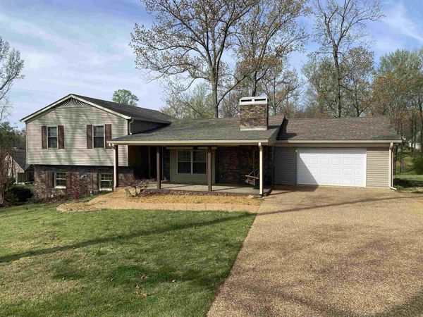 629 HILLSIDE DR, Adamsville, TN 38310