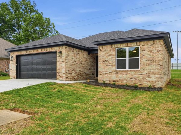 106 Parkway , Morrilton, AR 72110