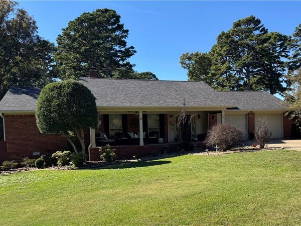 1406 Shalimar Circle , Russellville, AR 72802